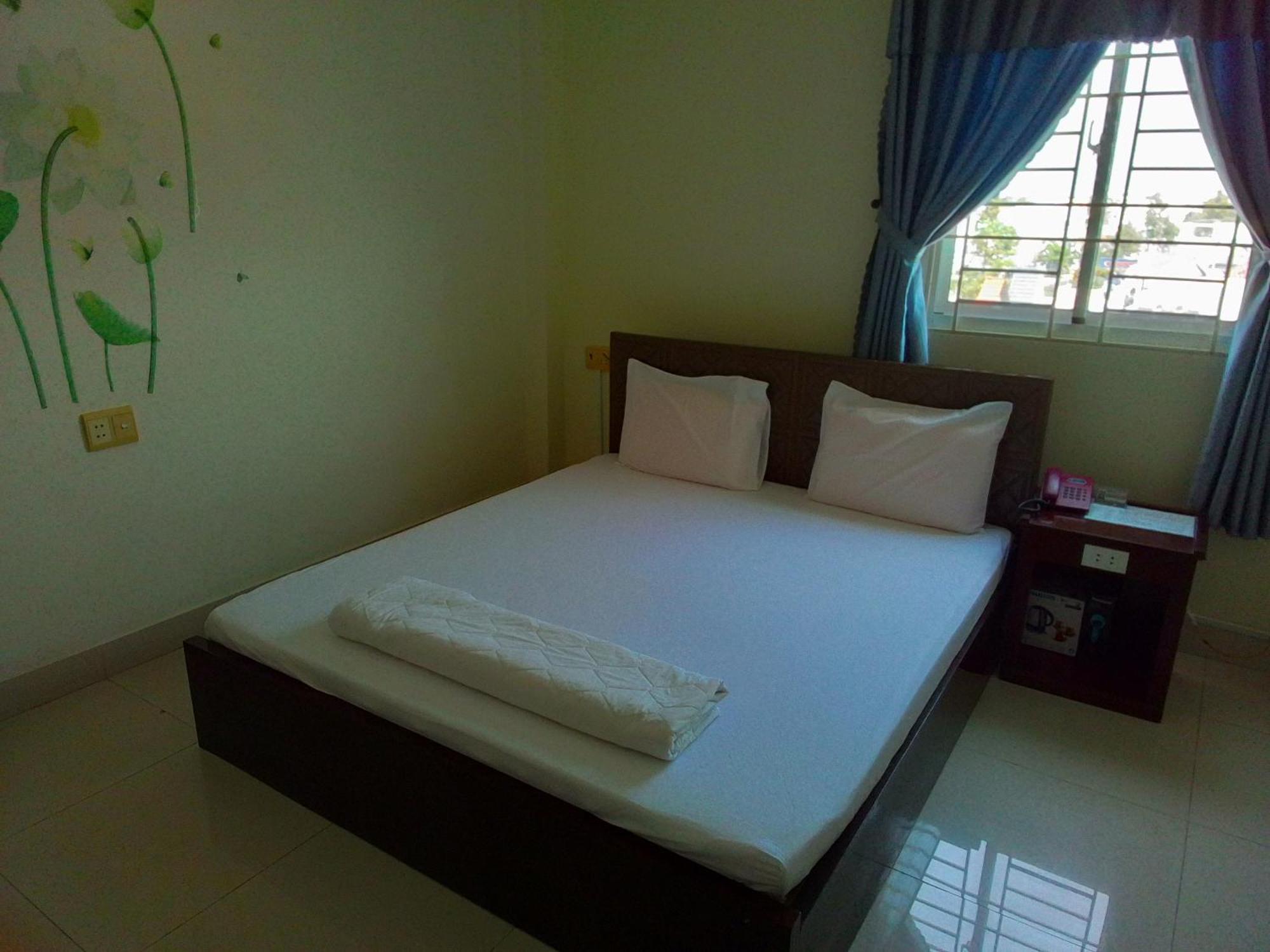 Hostel Dang Loi ホステルダンロイ Chau Doc Extérieur photo
