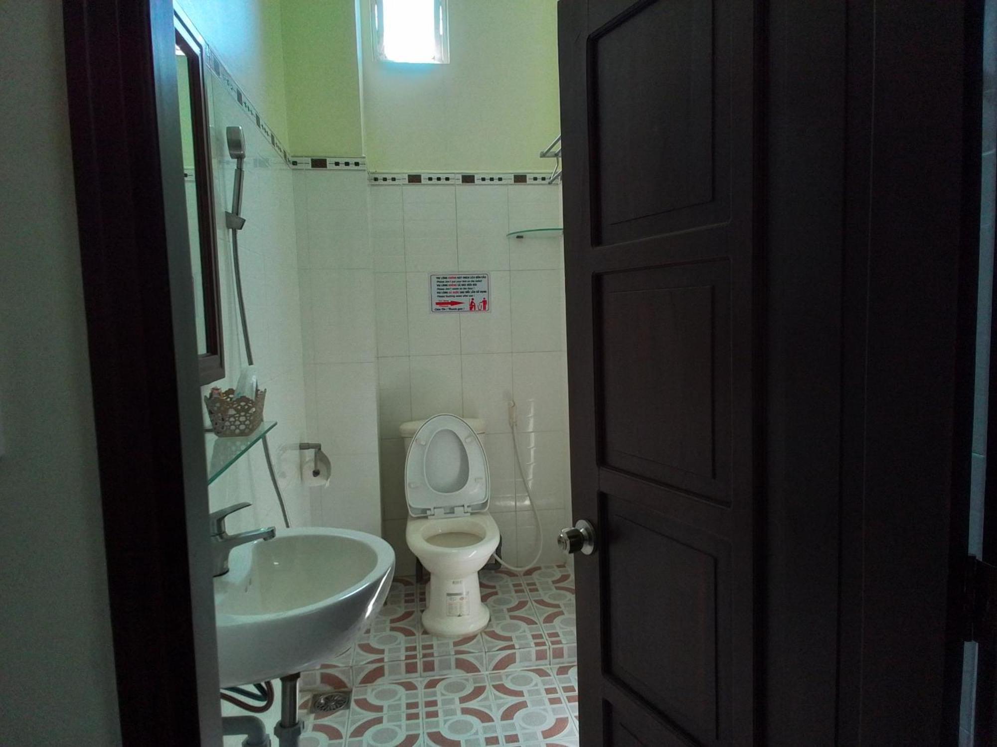 Hostel Dang Loi ホステルダンロイ Chau Doc Extérieur photo