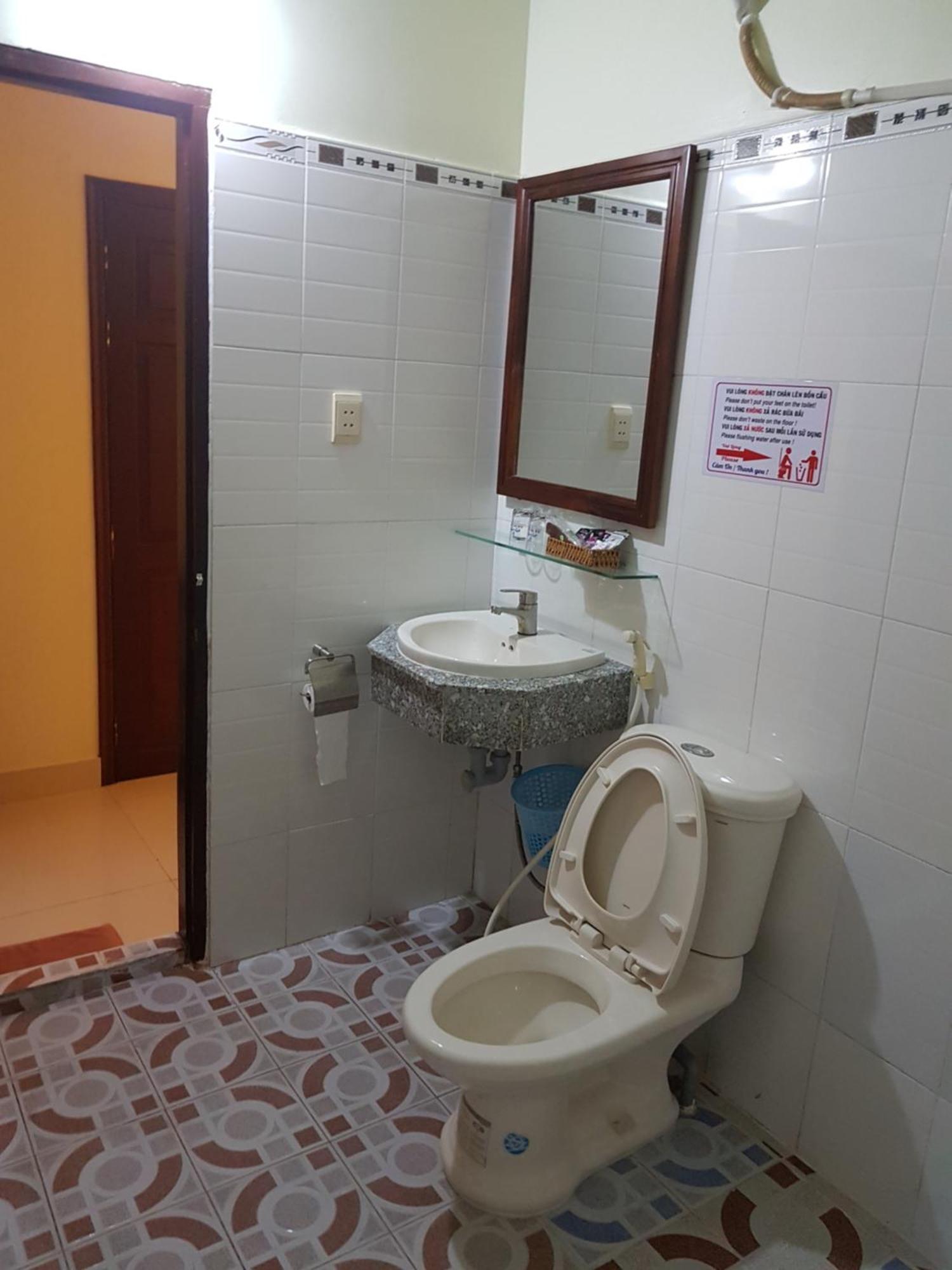 Hostel Dang Loi ホステルダンロイ Chau Doc Extérieur photo