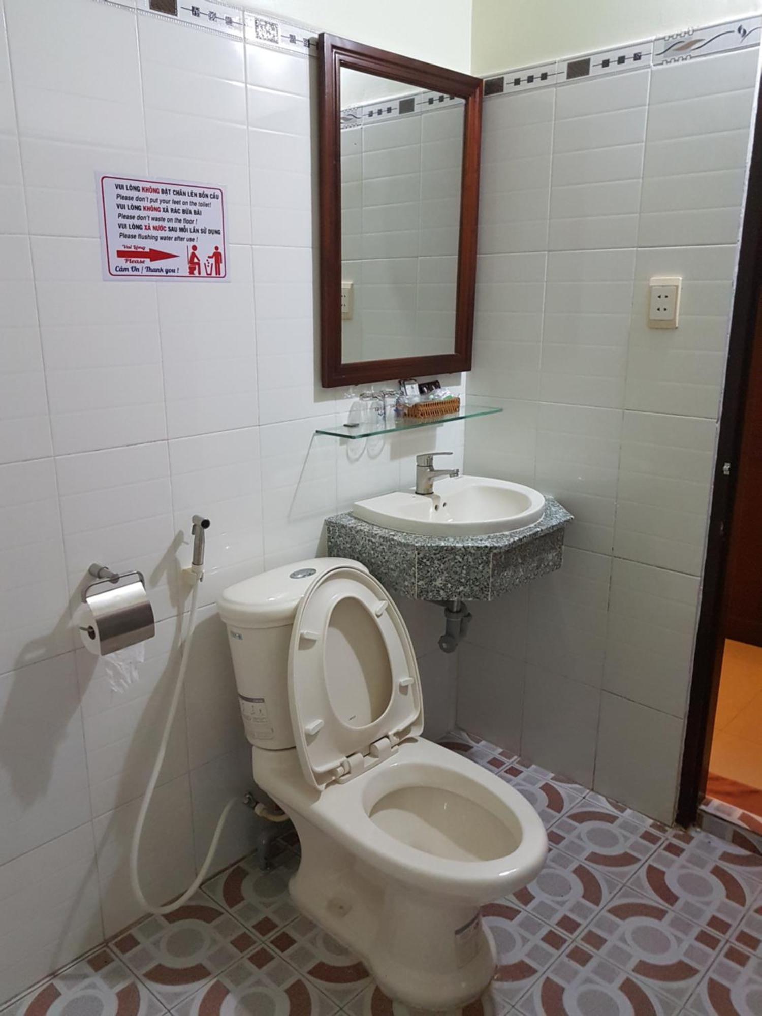 Hostel Dang Loi ホステルダンロイ Chau Doc Extérieur photo