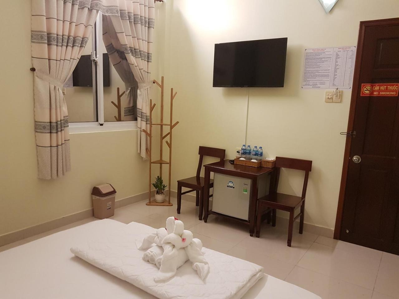 Hostel Dang Loi ホステルダンロイ Chau Doc Extérieur photo