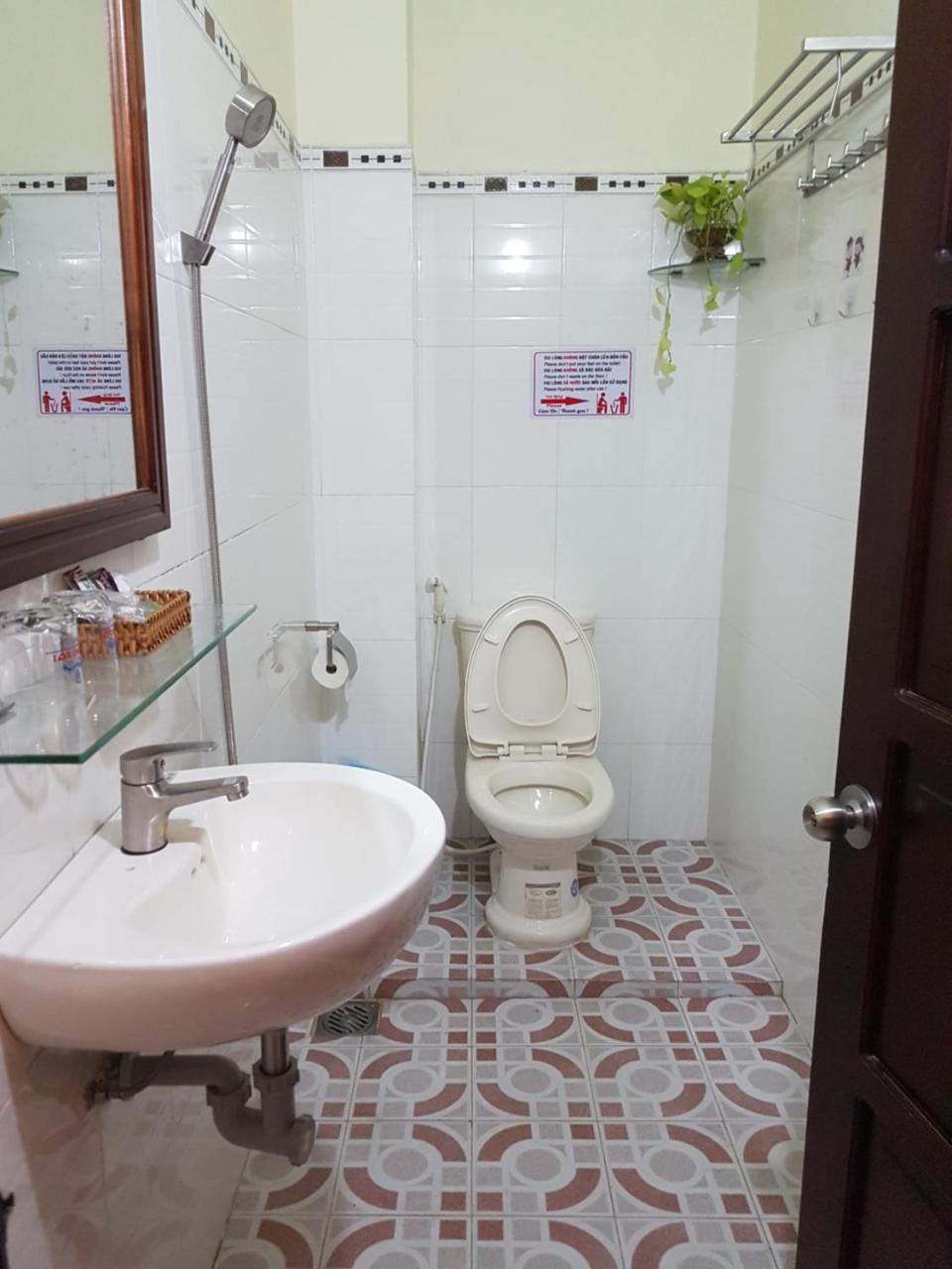 Hostel Dang Loi ホステルダンロイ Chau Doc Extérieur photo