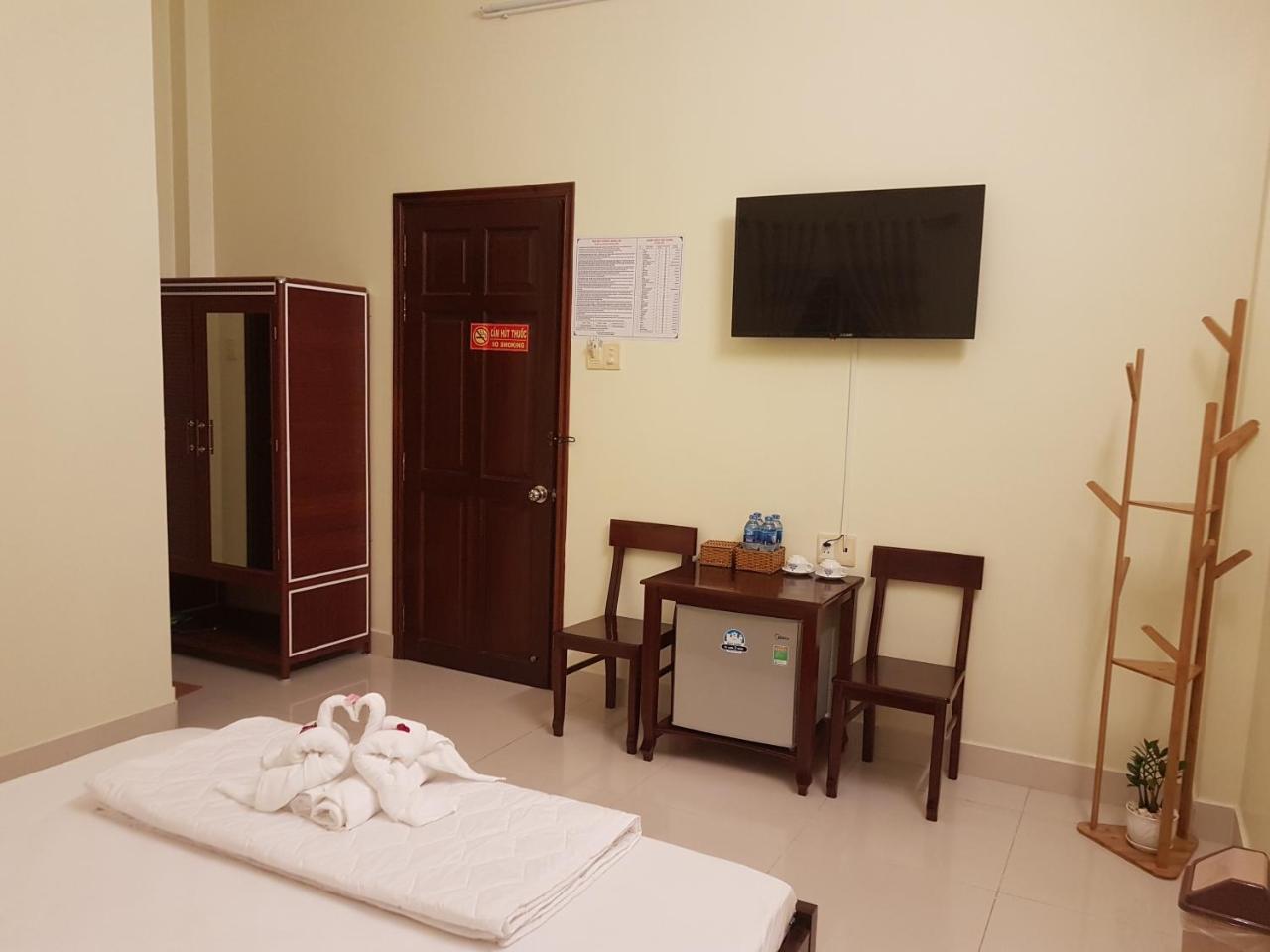 Hostel Dang Loi ホステルダンロイ Chau Doc Extérieur photo