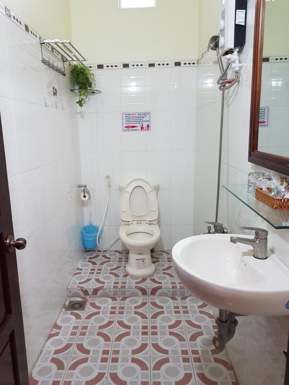 Hostel Dang Loi ホステルダンロイ Chau Doc Extérieur photo