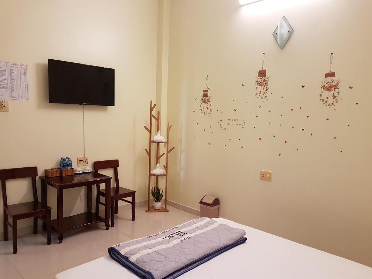 Hostel Dang Loi ホステルダンロイ Chau Doc Extérieur photo