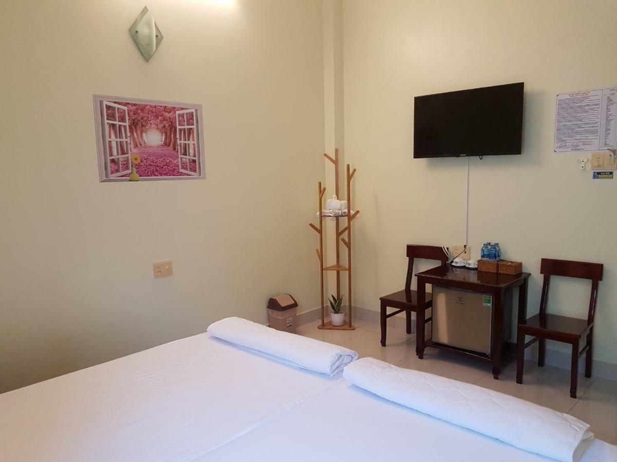 Hostel Dang Loi ホステルダンロイ Chau Doc Extérieur photo